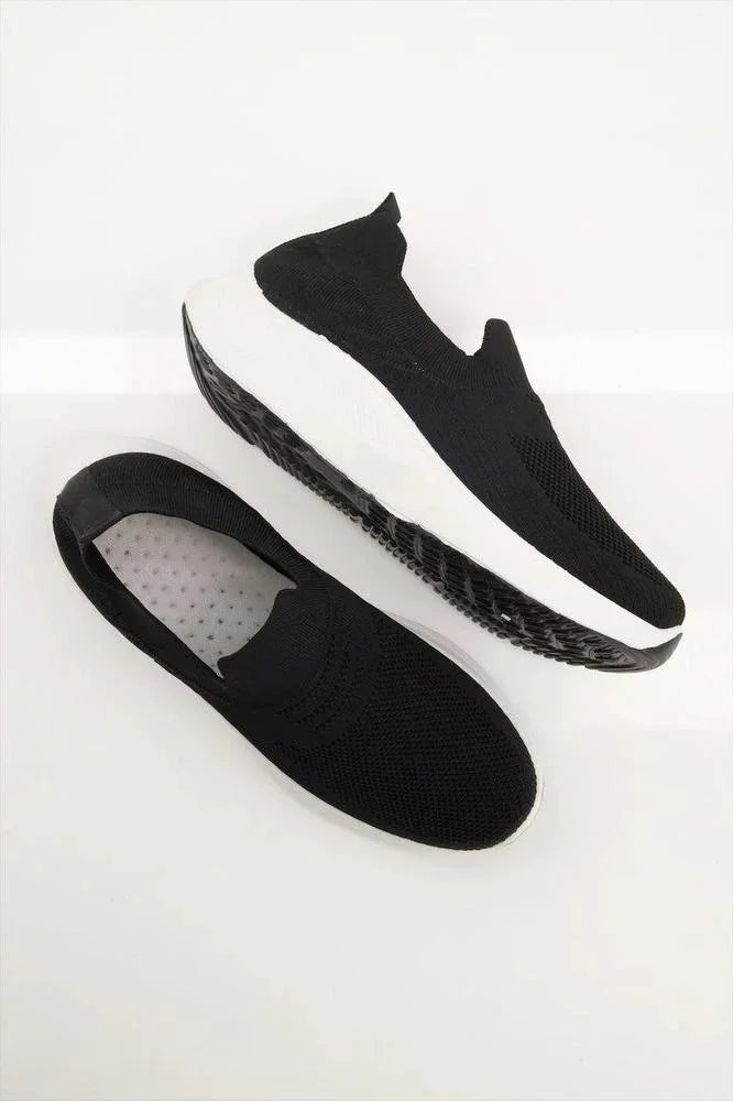 Slip-On Jogging Shoes 8502 – Lightweight & Stylish